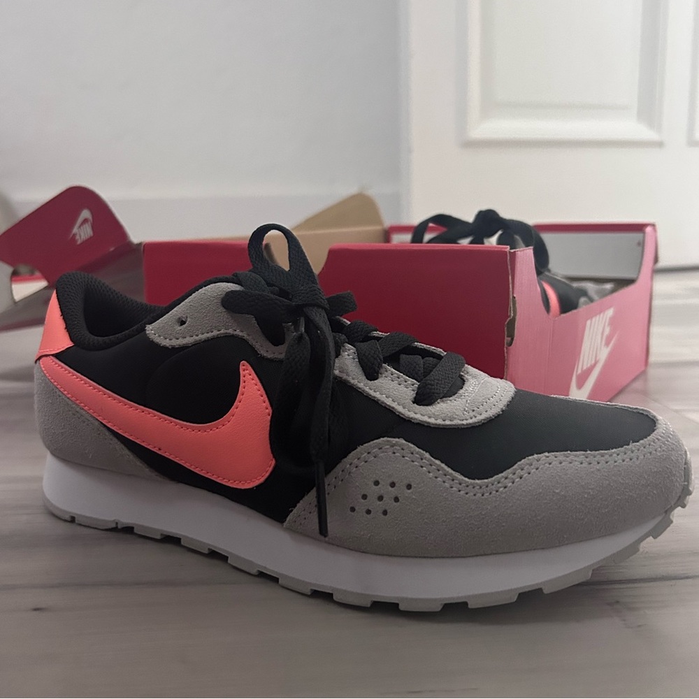 Nike MD Valiant Big Kids' Shoes